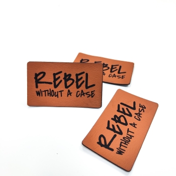 Kunstleder-Label "REBEL without a case" braun