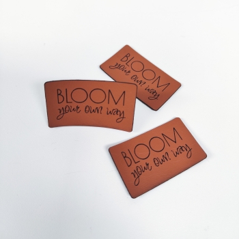Kunstleder-Label "bloom your own way" braun