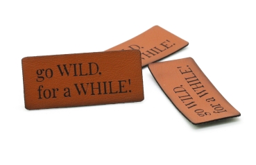 Kunstleder-Label "go wild, for a while!"
