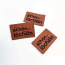 Kunstleder-Label "Wer schön sein will muss lächeln" braun